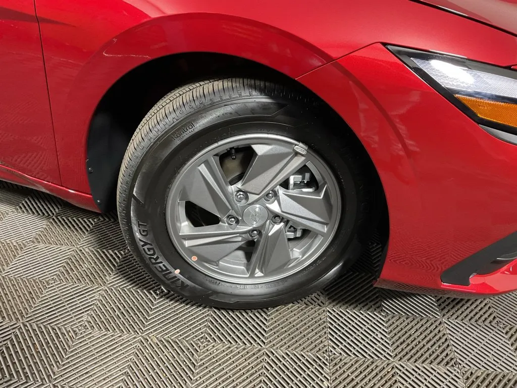 Hyundai Elantra photo 39