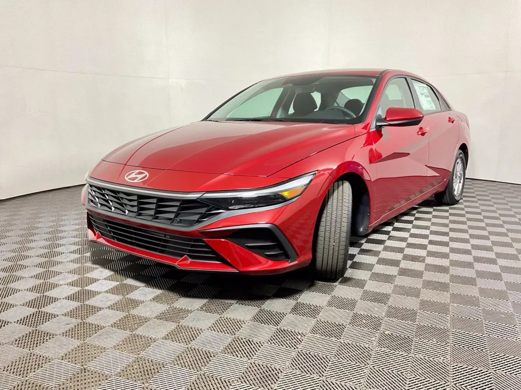 Hyundai Elantra photo 9