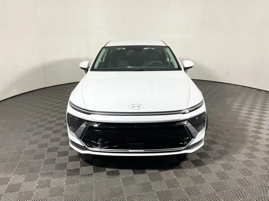 Hyundai Sonata photo 4