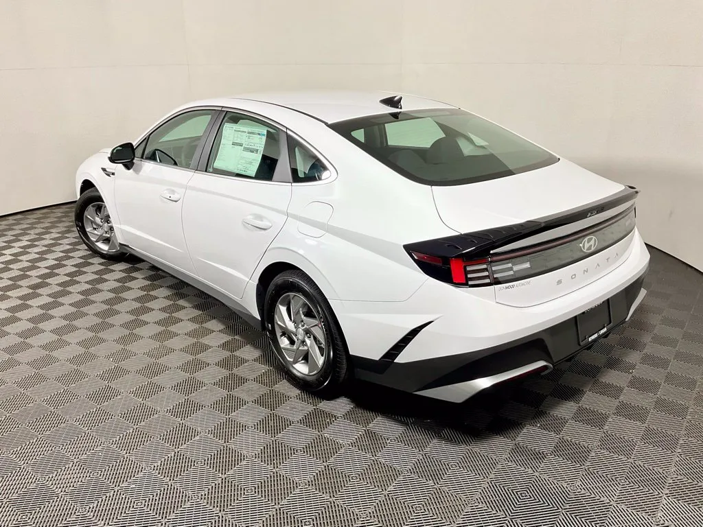 Hyundai Sonata photo 12