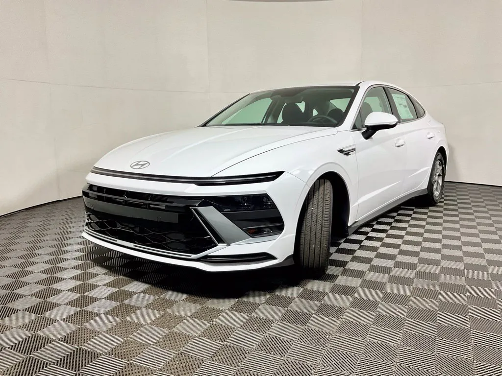 Hyundai Sonata photo 8