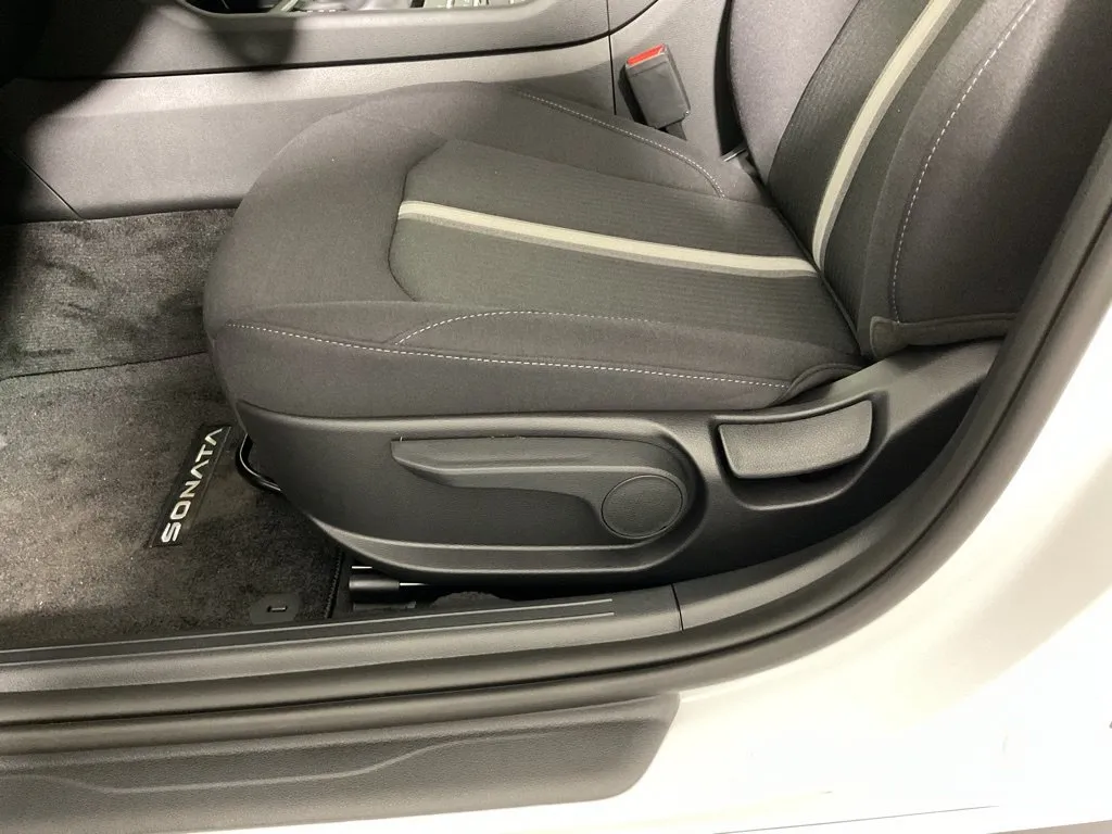Hyundai Sonata photo 21