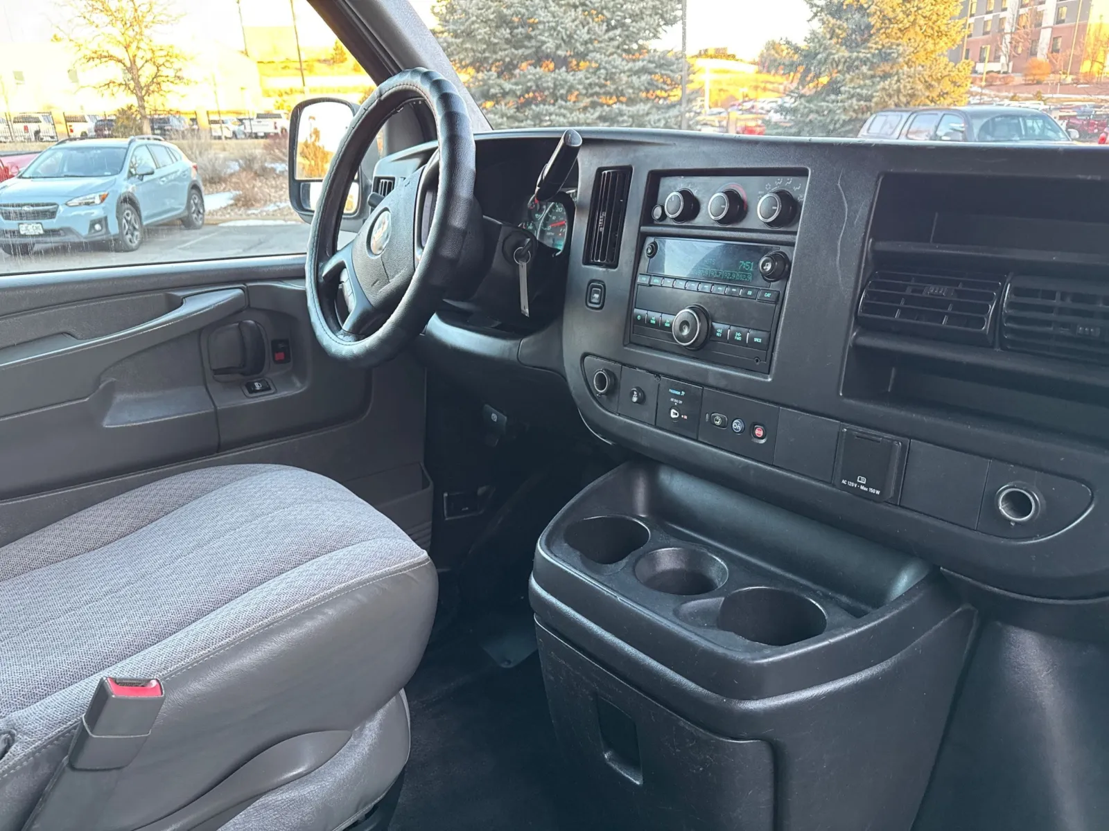 2015 Chevrolet Express Passenger LS - Photo 16