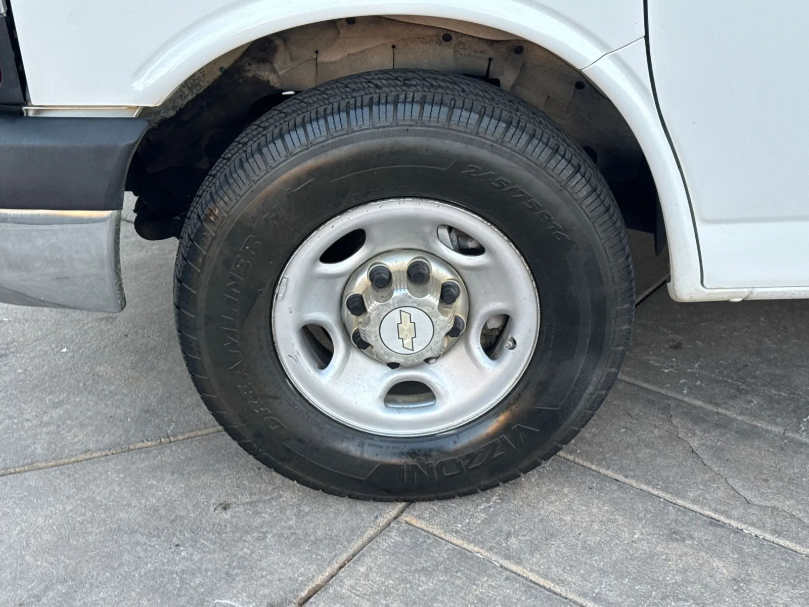 2015 Chevrolet Express Passenger LS - Photo 27
