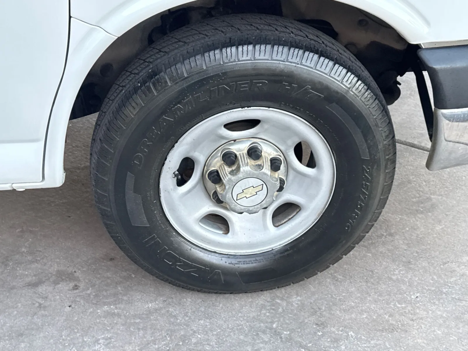 2015 Chevrolet Express Passenger LS - Photo 30
