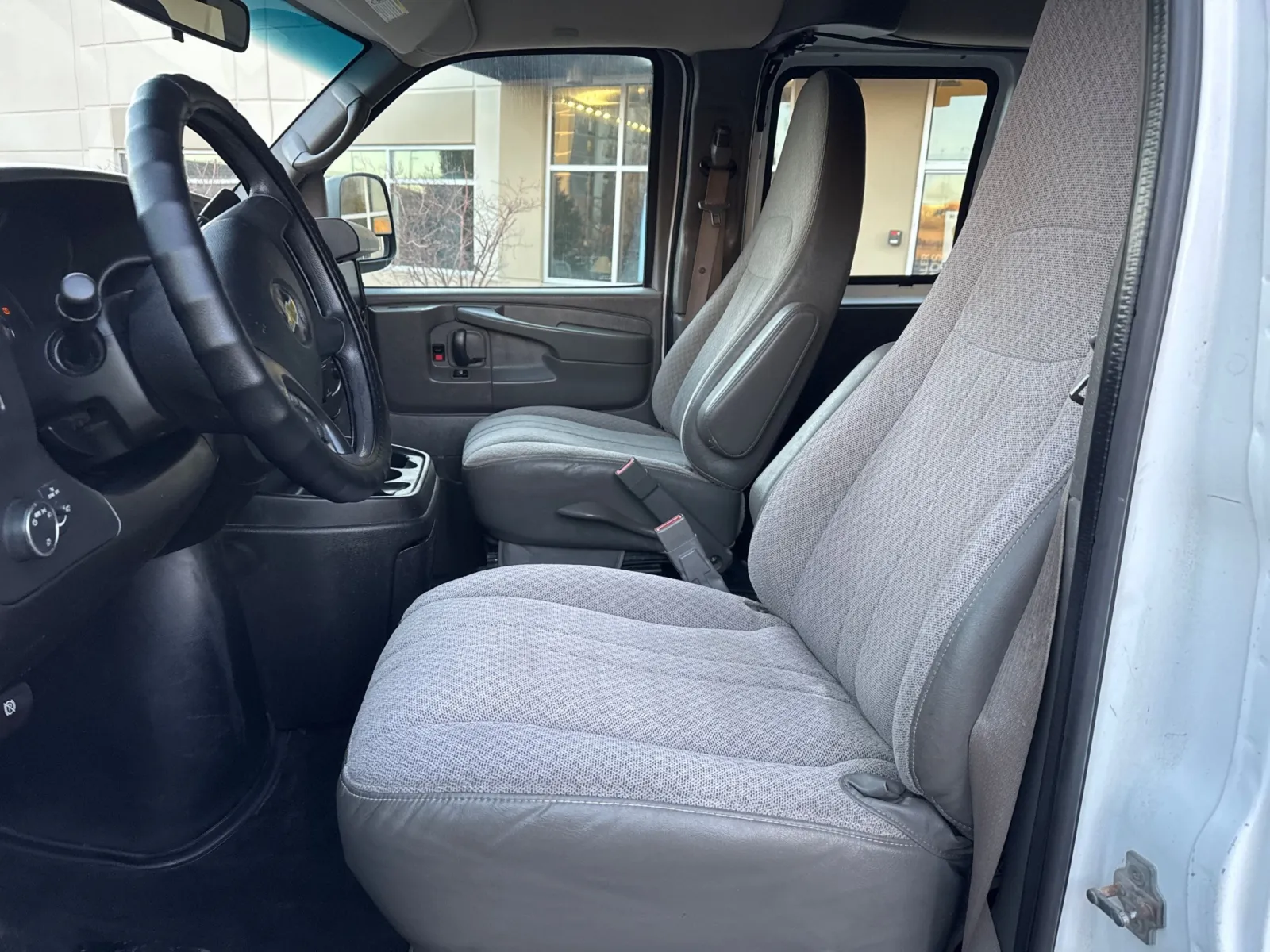 2015 Chevrolet Express Passenger LS - Photo 20
