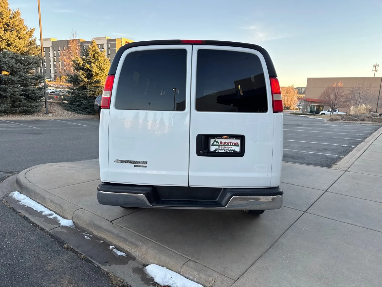 2015 Chevrolet Express Passenger LS - Photo 7