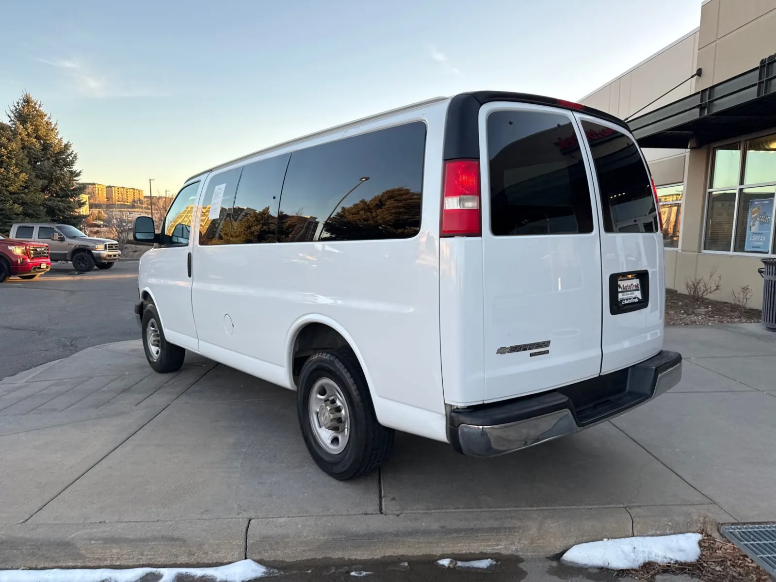 2015 Chevrolet Express Passenger LS - Photo 8