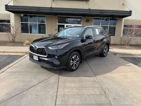 Photos of 2021 Toyota Highlander Hybrid XLE for sale in Littleton, CO at AutoTrek