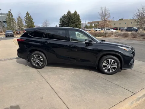 More photos of 2021 Toyota Highlander Hybrid XLE at AutoTrek, CO