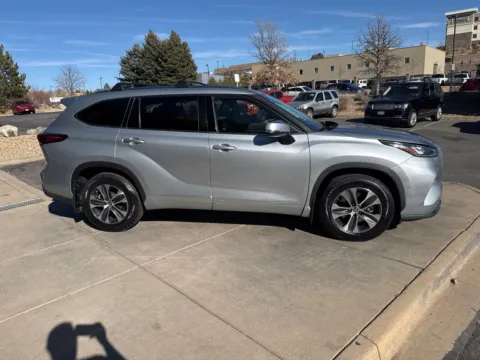 More photos of 2020 Toyota Highlander XLE at AutoTrek, CO