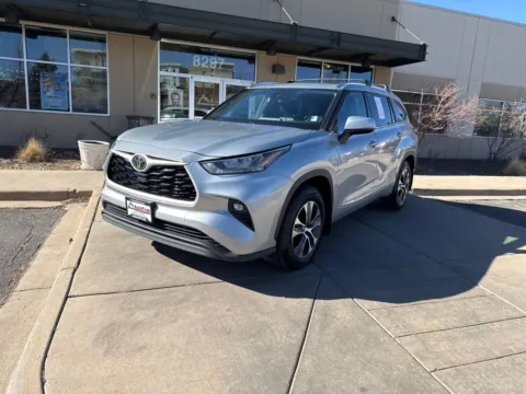 Photos of 2020 Toyota Highlander XLE for sale in Littleton, CO at AutoTrek