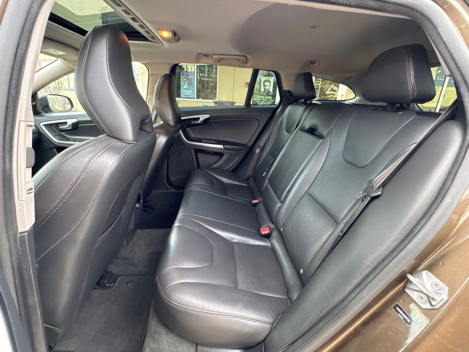 2016 Volvo V60 Base - Photo 26