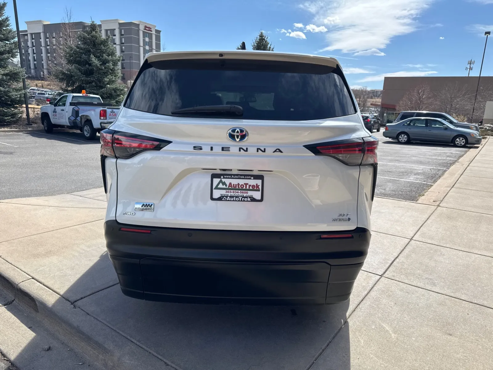 2021 Toyota Sienna XLE - Photo 8