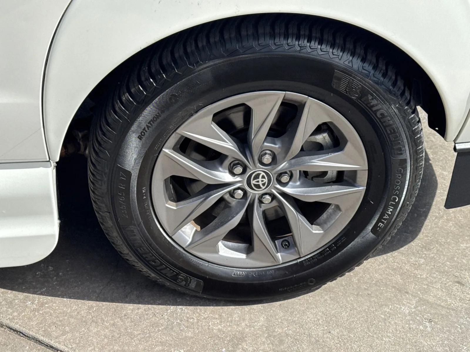 2021 Toyota Sienna XLE - Photo 15