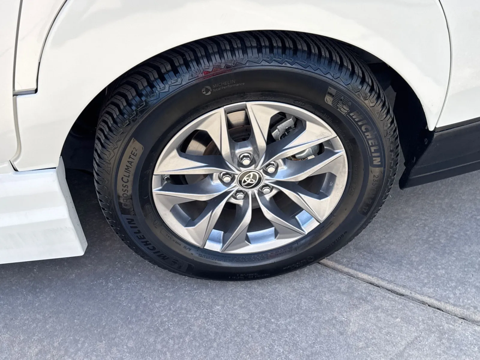 2021 Toyota Sienna XLE - Photo 12