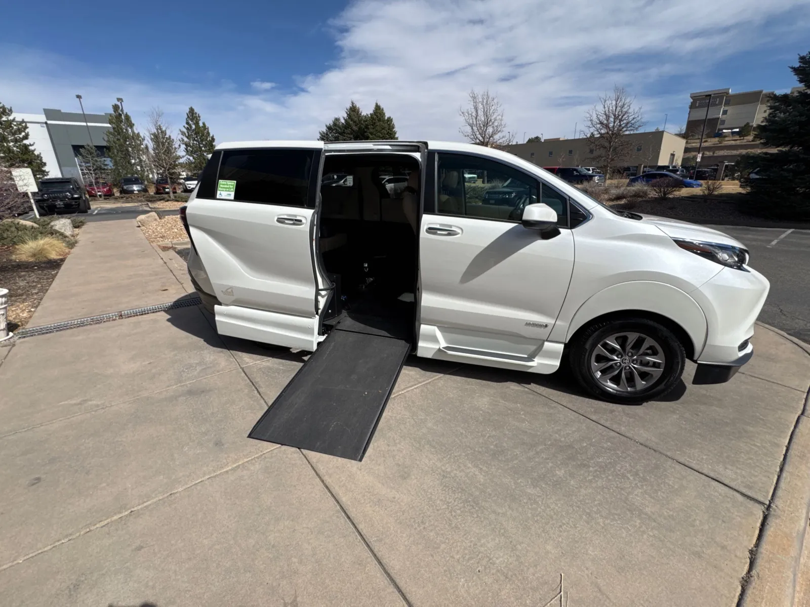 2021 Toyota Sienna XLE - Photo 25
