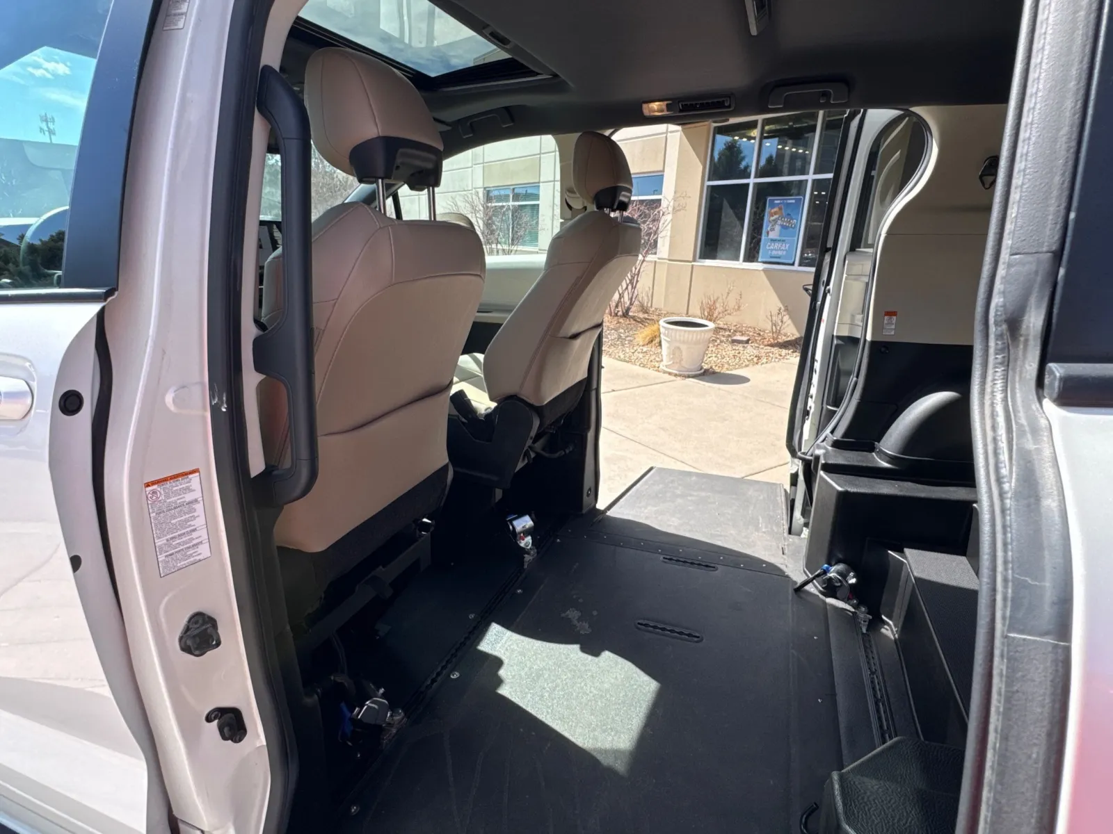2021 Toyota Sienna XLE - Photo 30