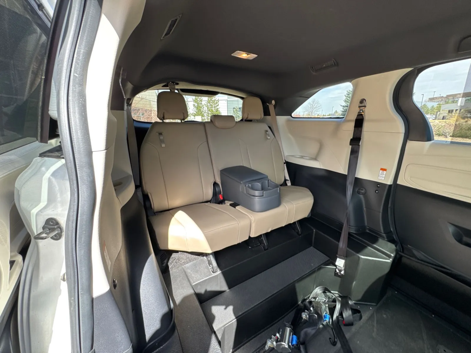 2021 Toyota Sienna XLE - Photo 22
