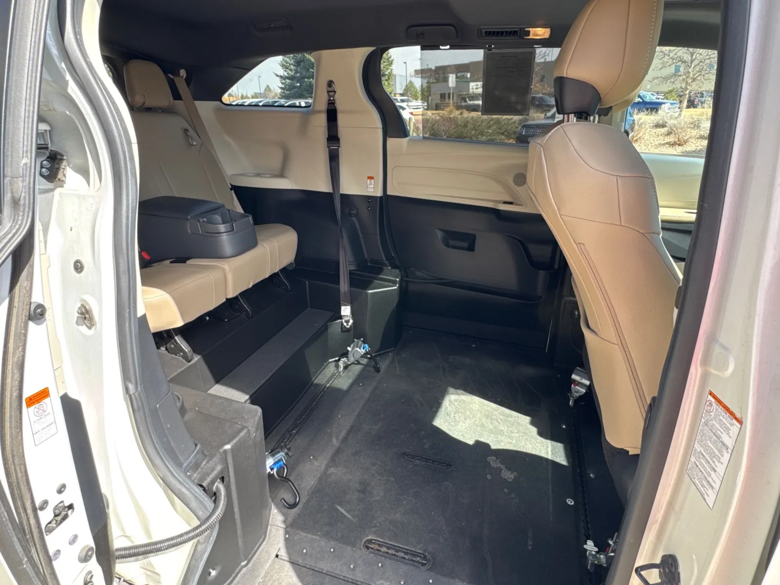 2021 Toyota Sienna XLE - Photo 23