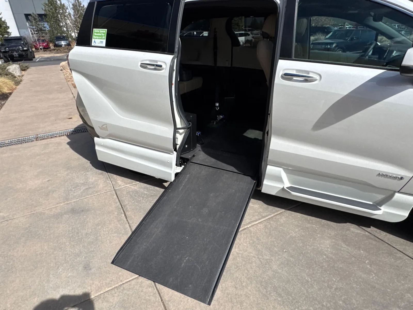 2021 Toyota Sienna XLE - Photo 26