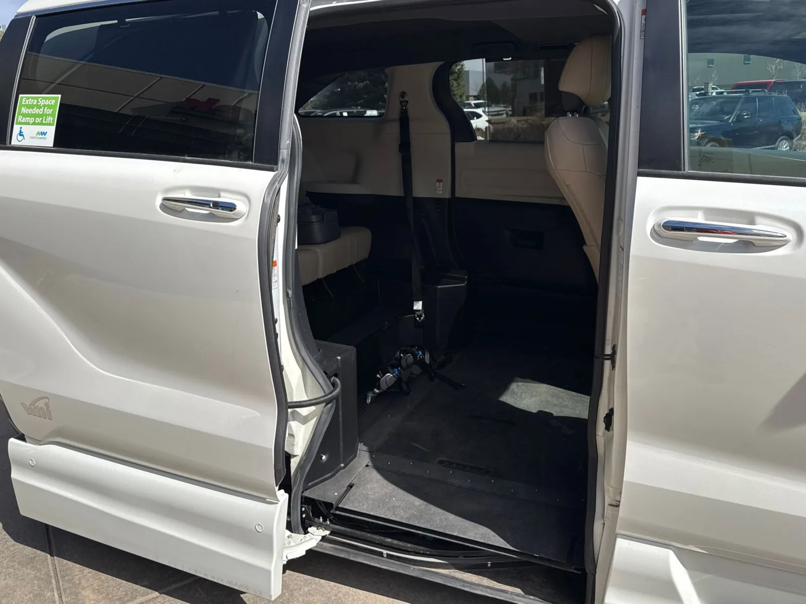 2021 Toyota Sienna XLE - Photo 20