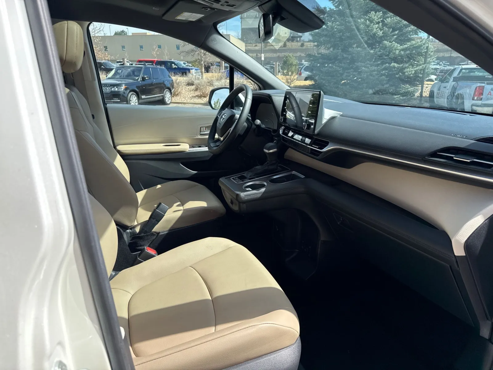 2021 Toyota Sienna XLE - Photo 17