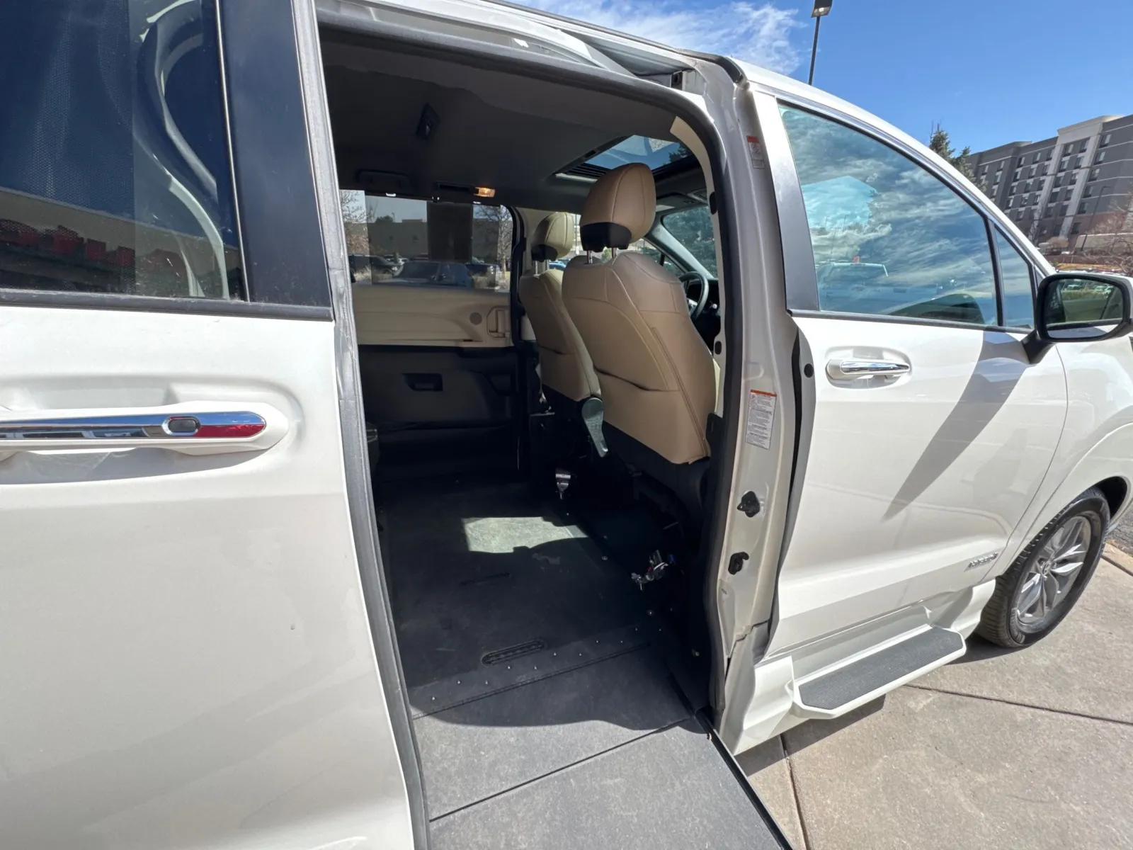 2021 Toyota Sienna XLE - Photo 27