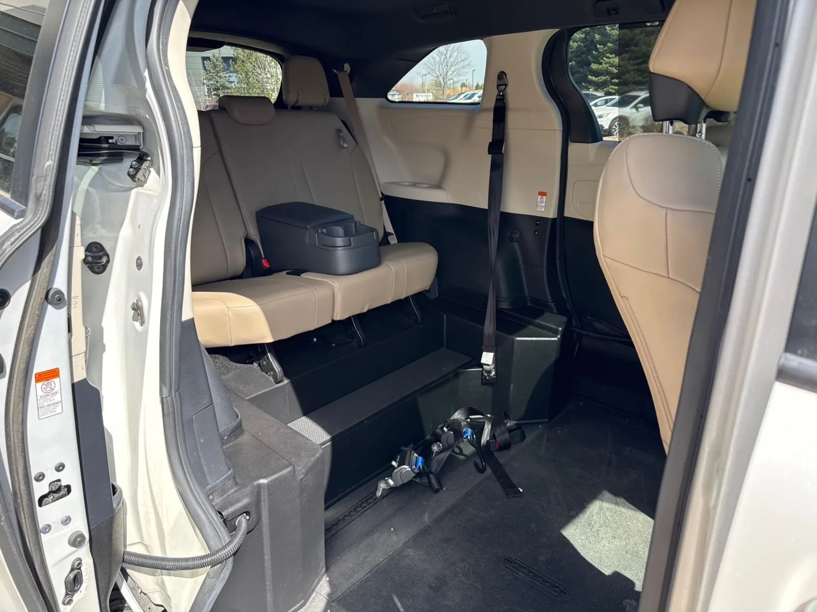 2021 Toyota Sienna XLE - Photo 21