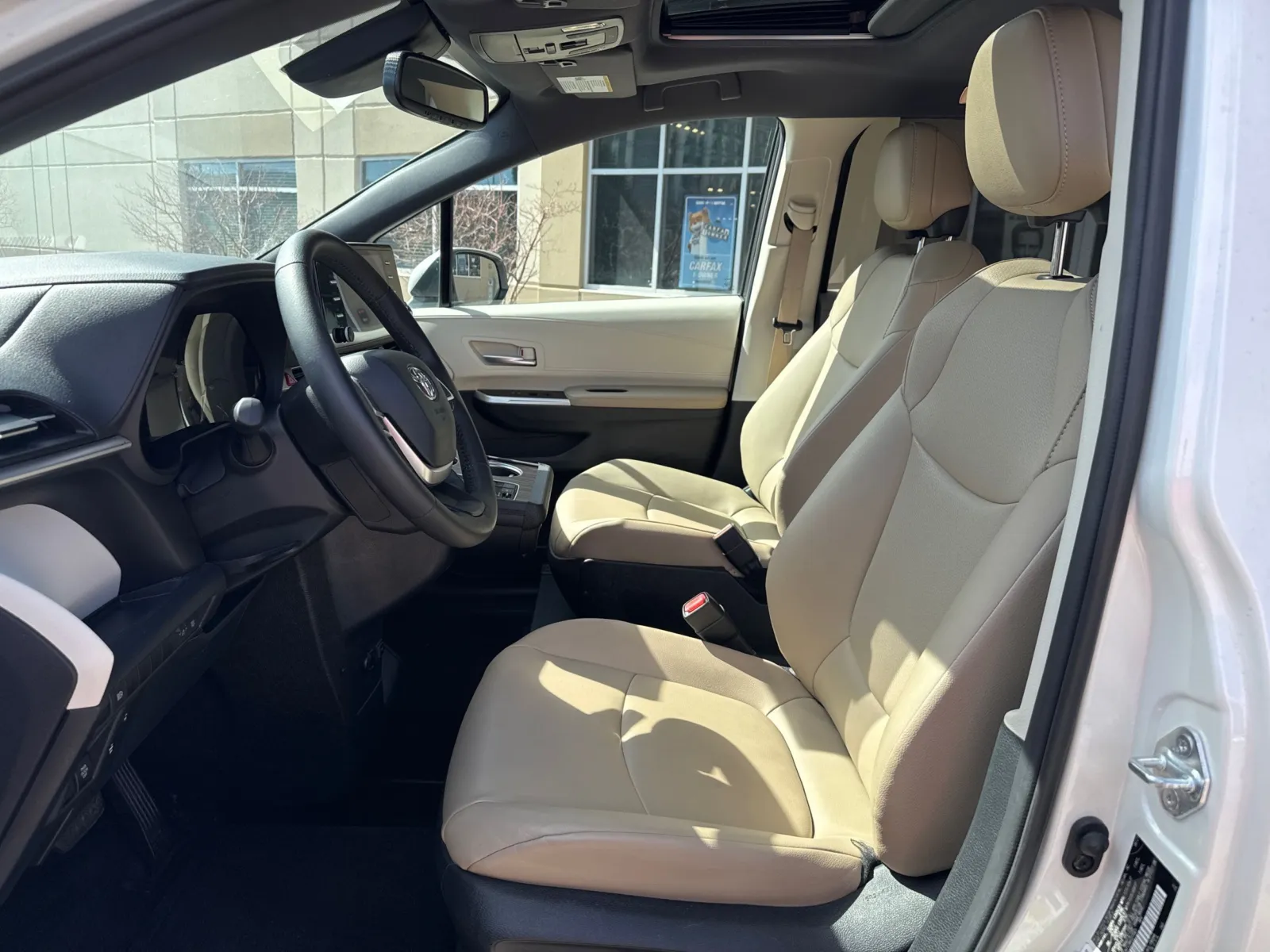 2021 Toyota Sienna XLE - Photo 32