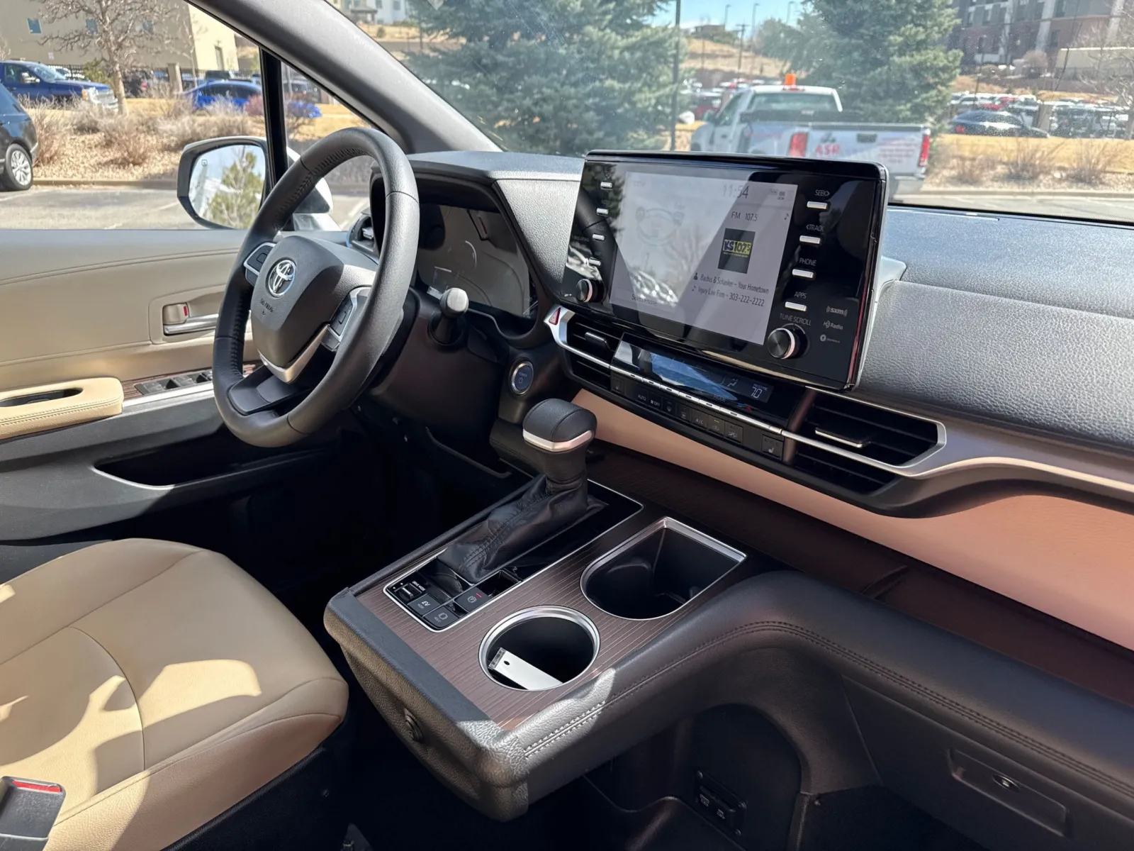 2021 Toyota Sienna XLE - Photo 19