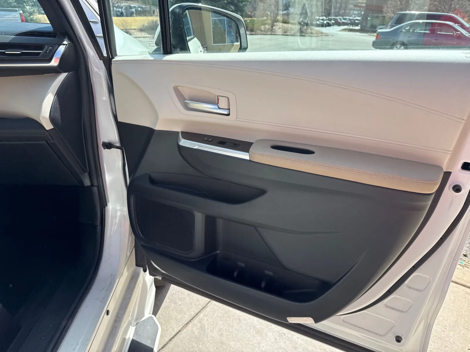 2021 Toyota Sienna XLE - Photo 16