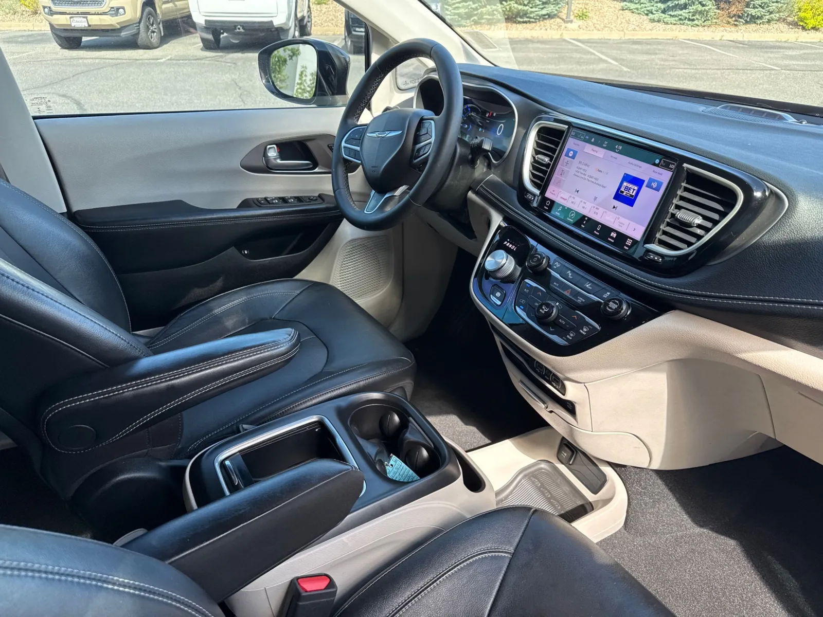 Chrysler Pacifica photo 18