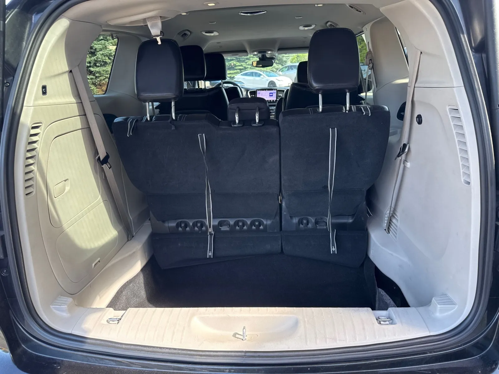 Chrysler Pacifica photo 24
