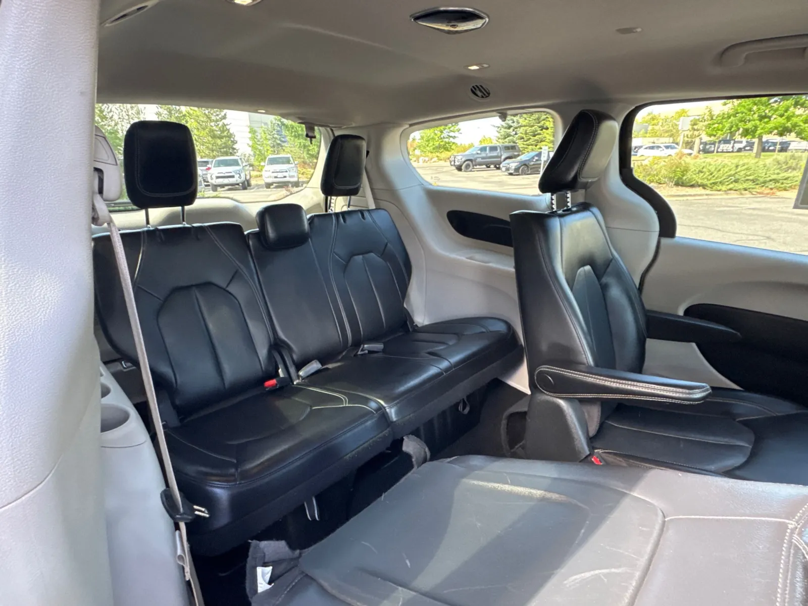 Chrysler Pacifica photo 22