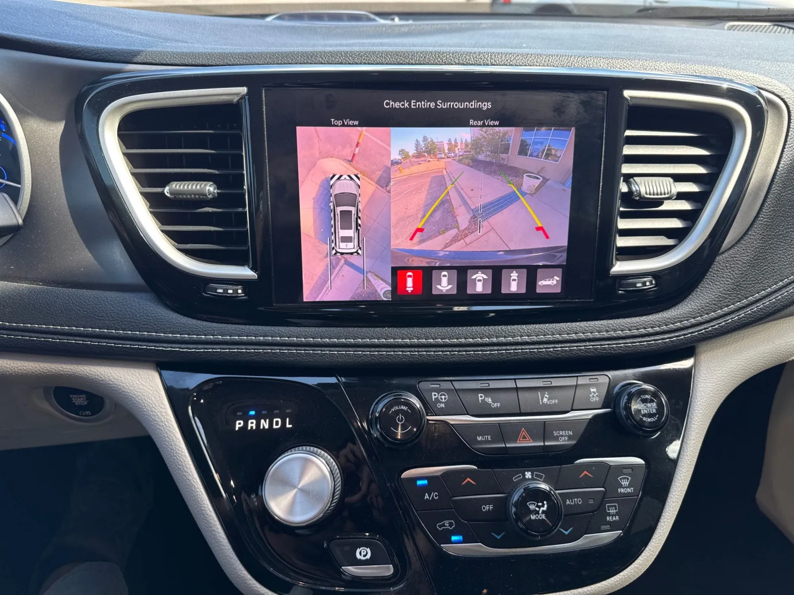 Chrysler Pacifica photo 34