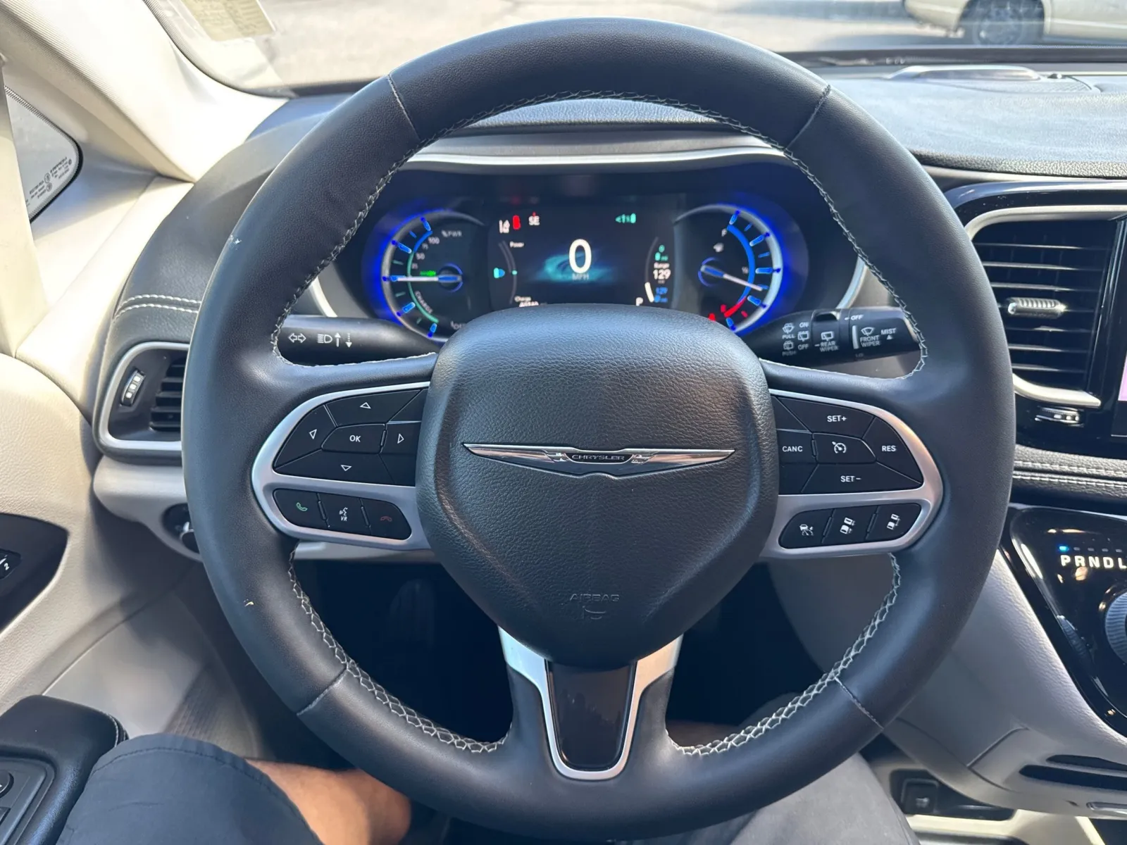 Chrysler Pacifica photo 31