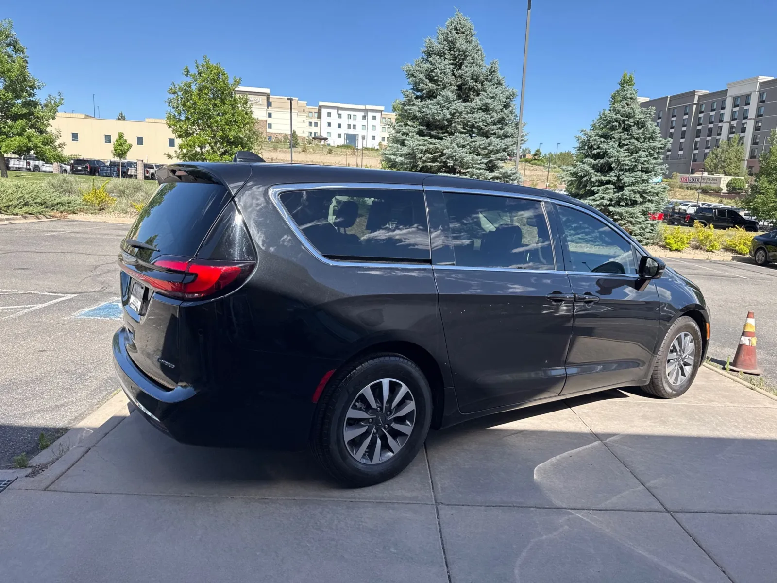 Chrysler Pacifica photo 6