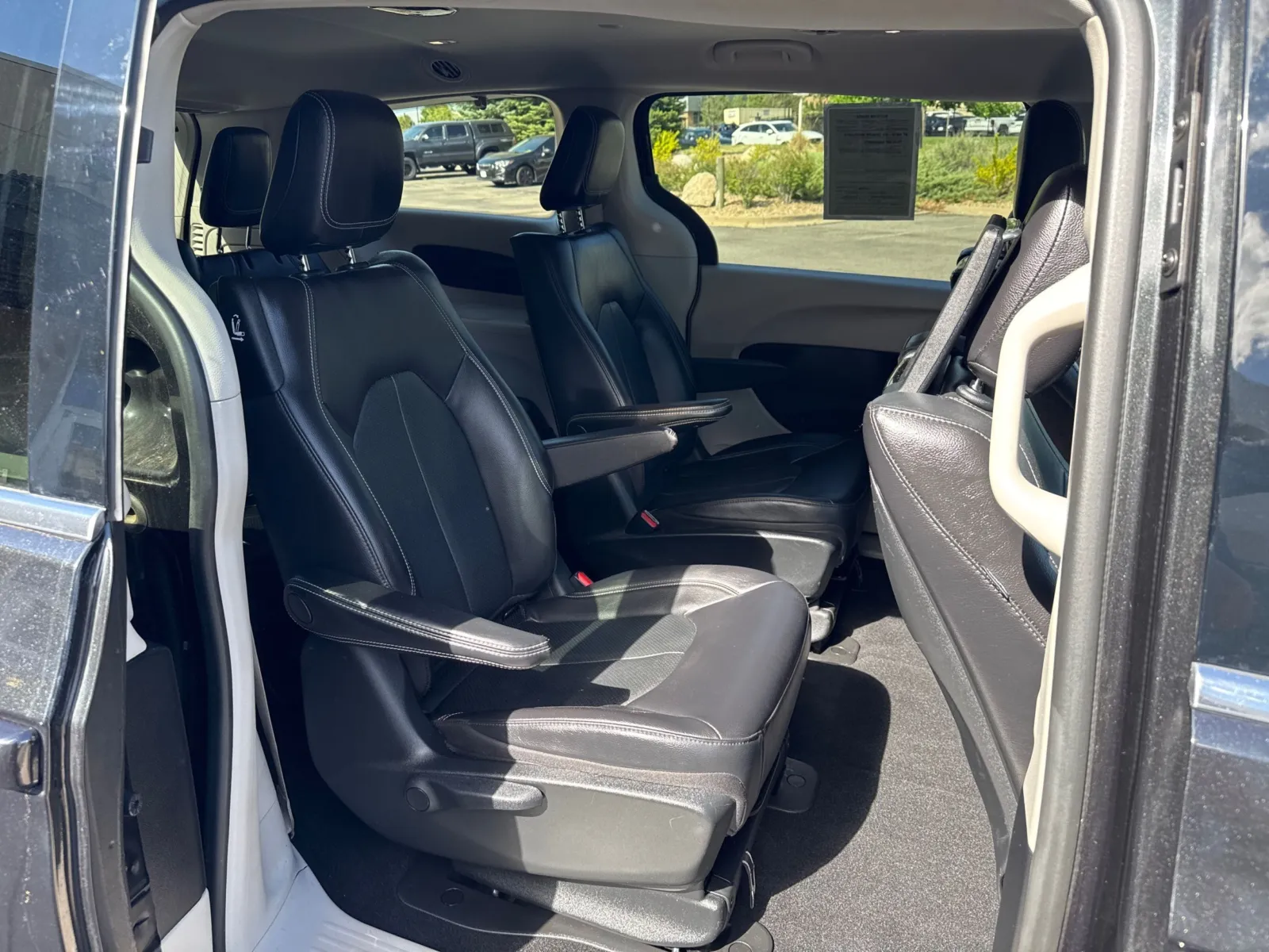 Chrysler Pacifica photo 19