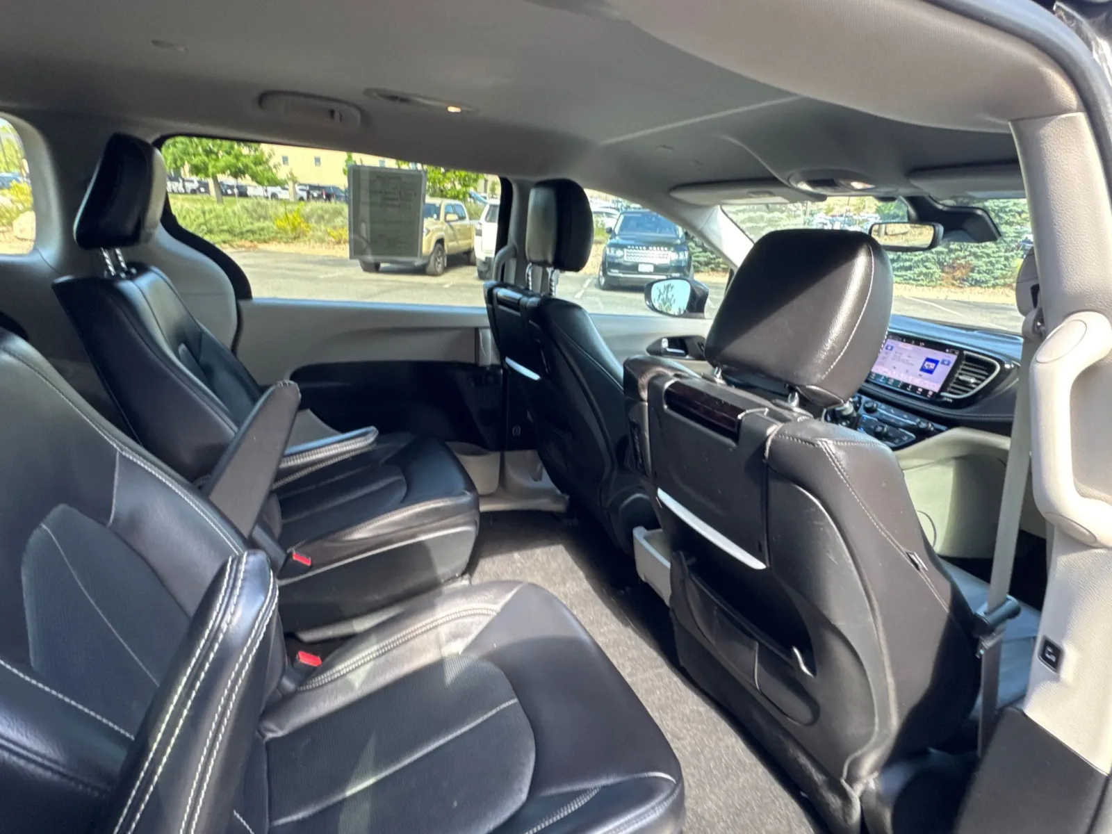 Chrysler Pacifica photo 23