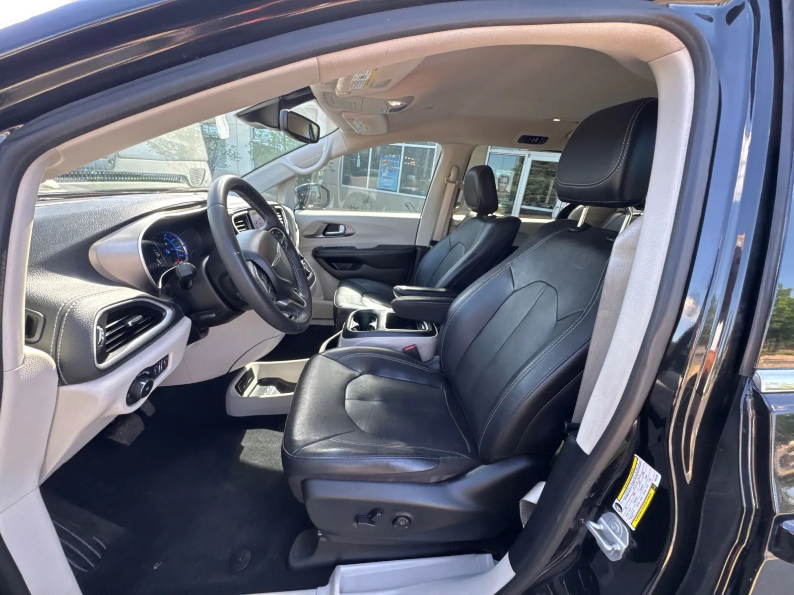 Chrysler Pacifica photo 29