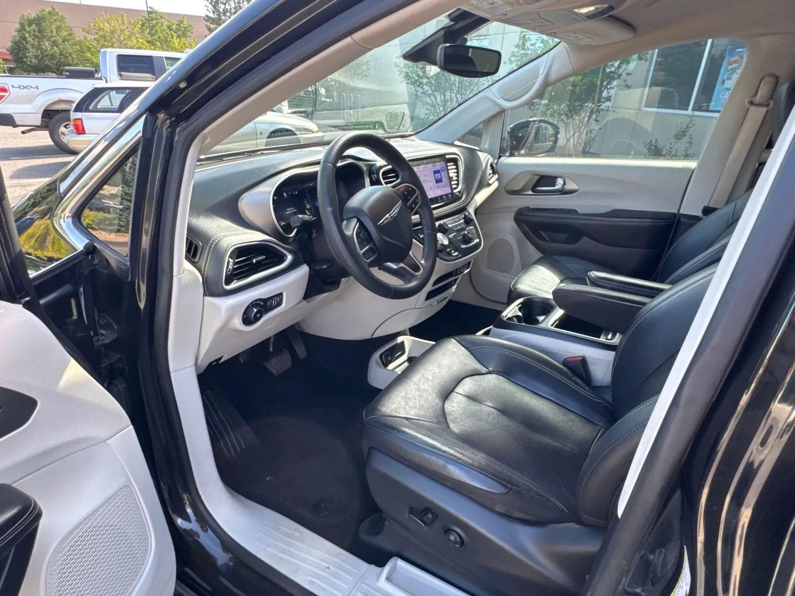 Chrysler Pacifica photo 27