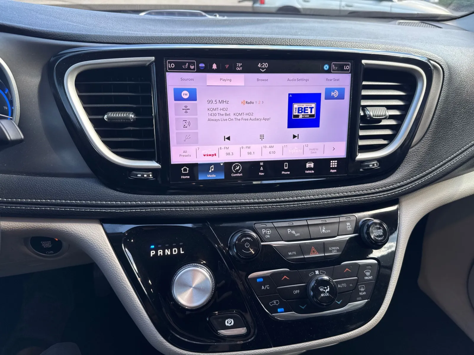 Chrysler Pacifica photo 33