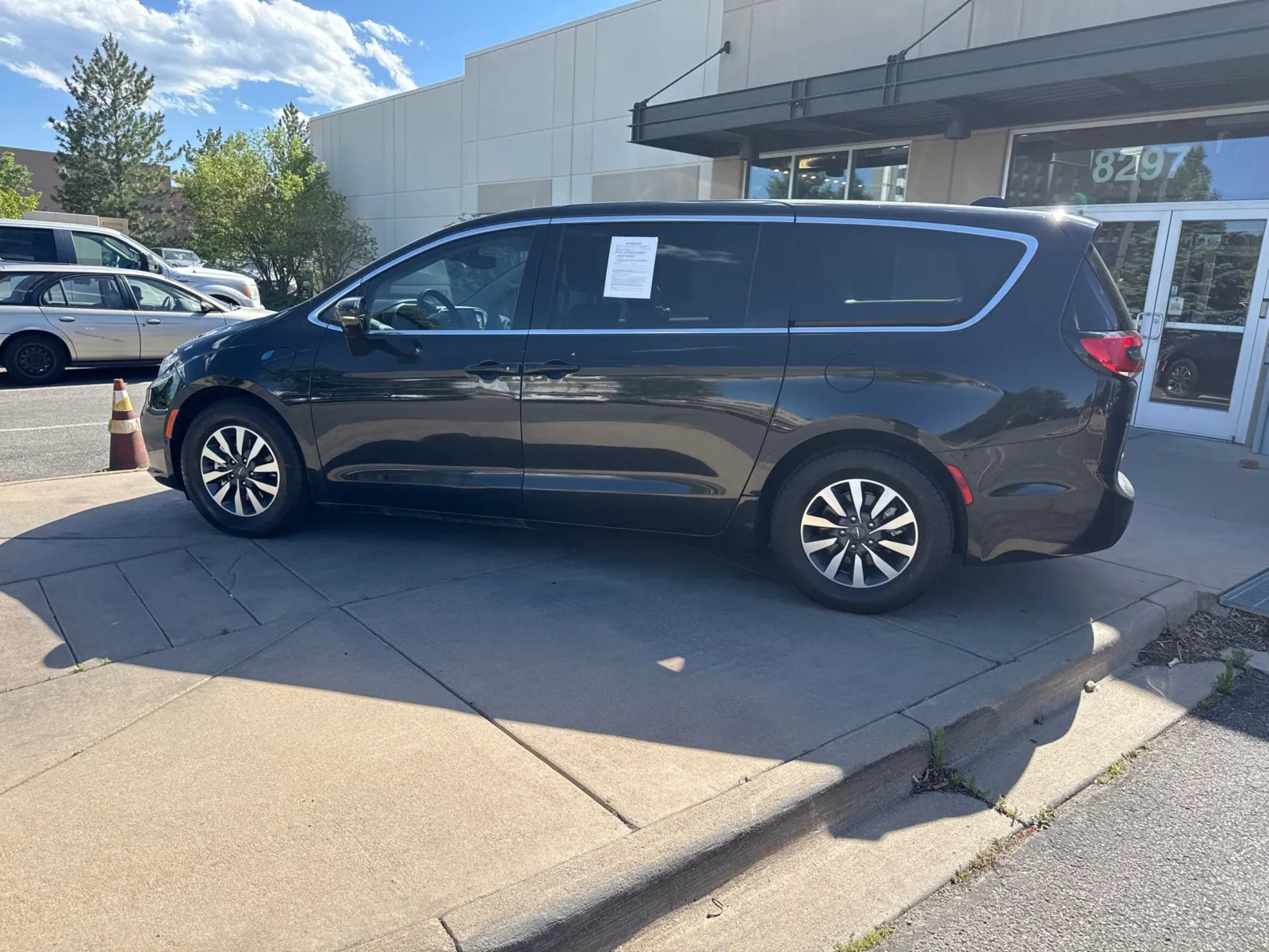 Chrysler Pacifica photo 9