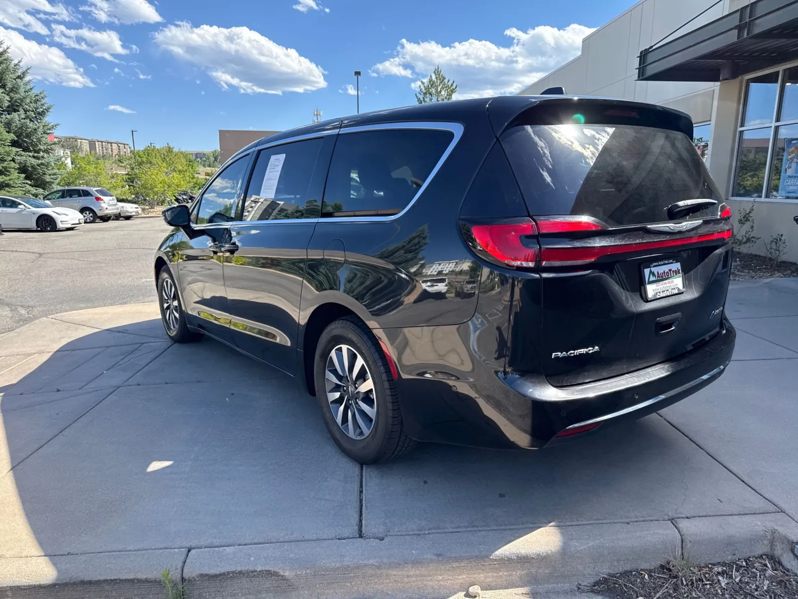 Chrysler Pacifica photo 8