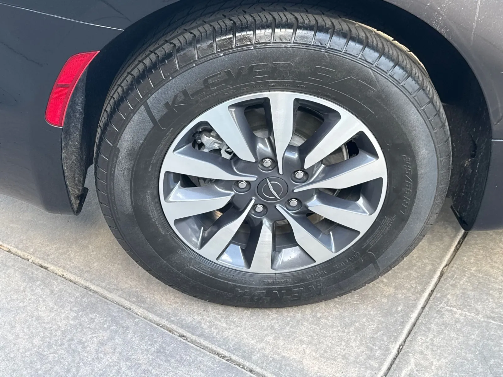 Chrysler Pacifica photo 13