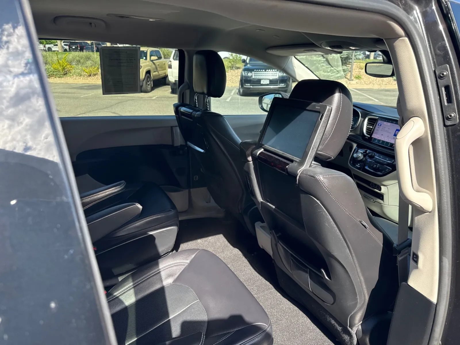 Chrysler Pacifica photo 20