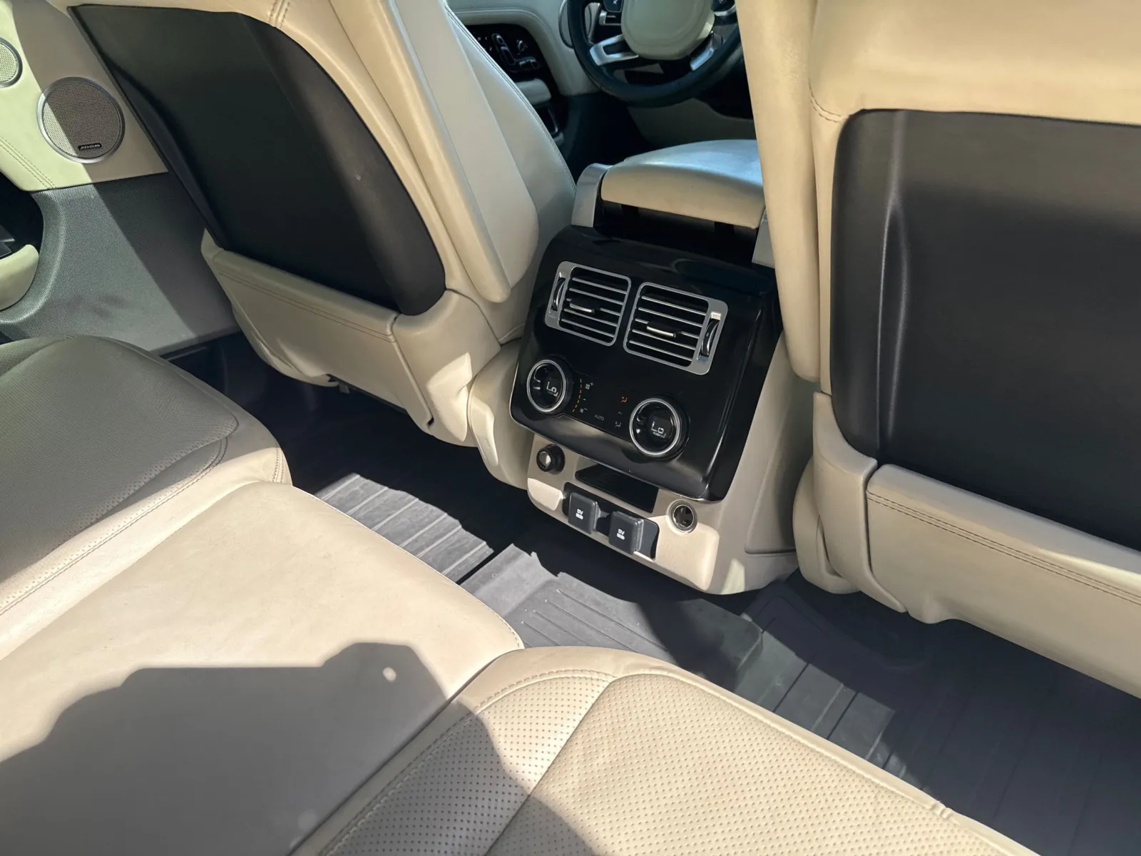 Land Rover Range Rover photo 18