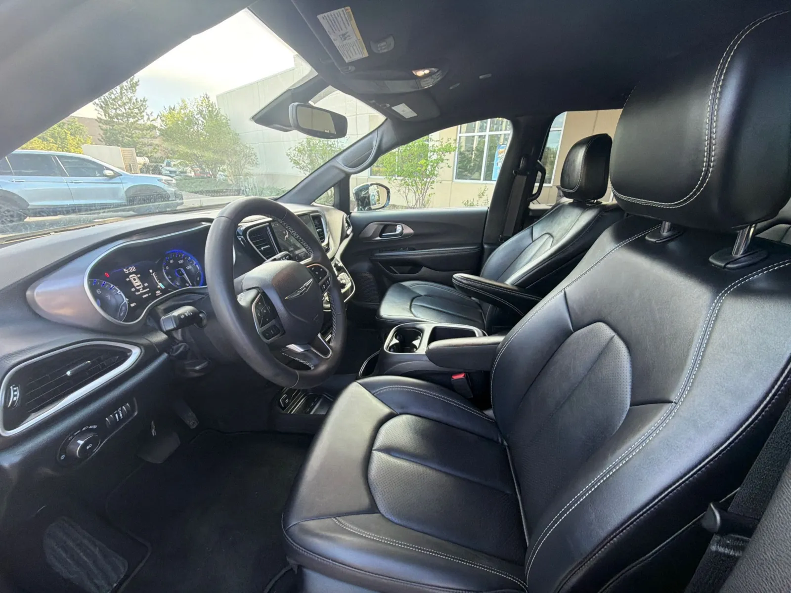Chrysler Pacifica photo 19
