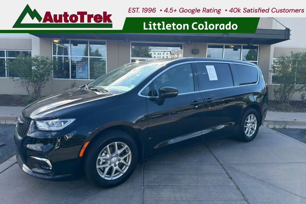 Black 2025 Chrysler Pacifica Select for sale in Littleton, CO